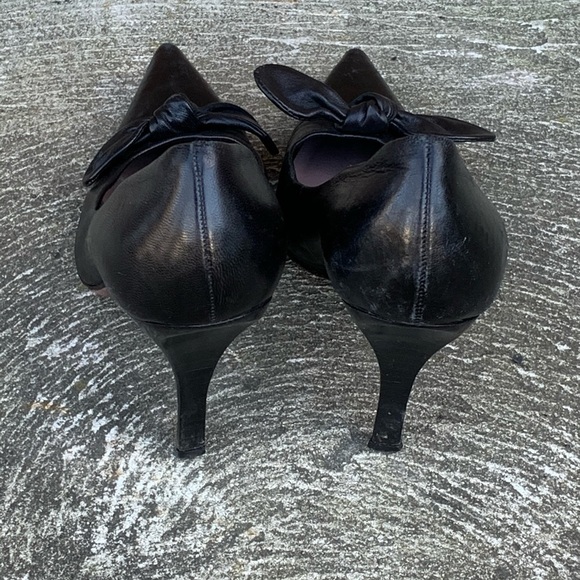 BCBG Maxazra Bow Shoe - Picture 3 of 6